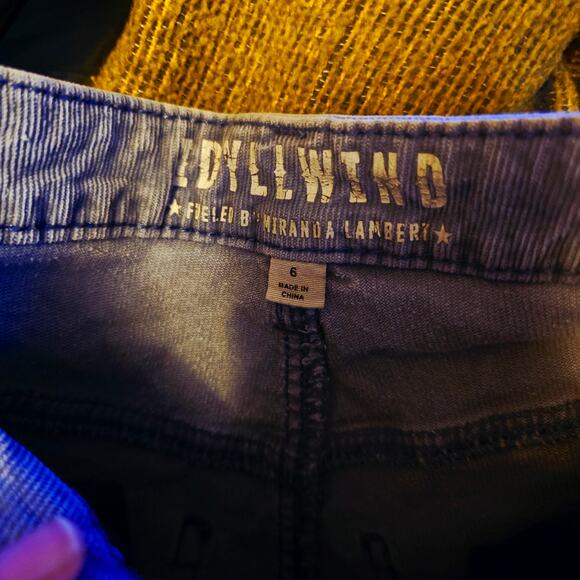 Idyllwind Miranda Lambert corduroy flare butterfly patch pants size 6 - Picture 5 of 5